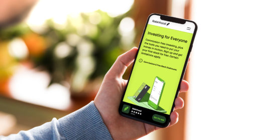 Man holding Robinhood screen on his phone